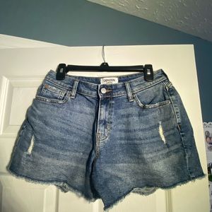 Levi high rise denim shorts. Size 4/27